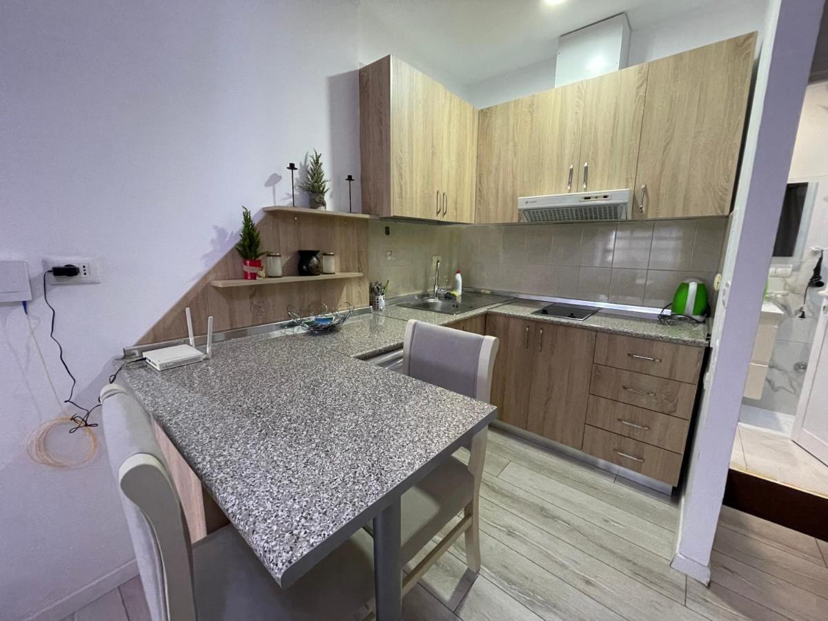 Downtown Modern Studio Apartment Tirana Exterior foto